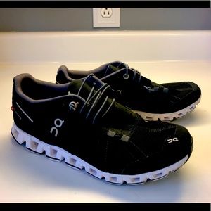 ON CLOUD RUNNING SHOES SIZE 7 1/2